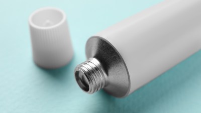 Kennst du die geheime Funktion im Deckel einer Cremetube? Cremetube mit geöffnetem Deckel