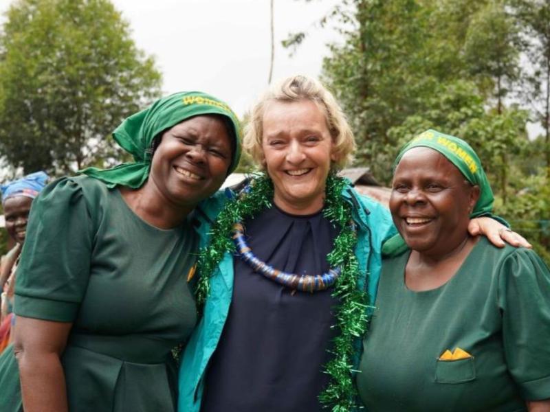 Bild von Christina Schreiber mit zwei anderen Frauen in