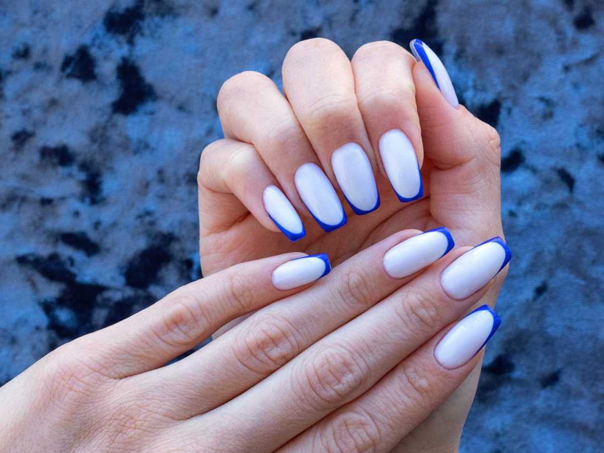 Blaue French Nails