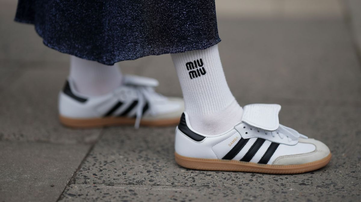 Streetstyle von weißem Adidas Samba