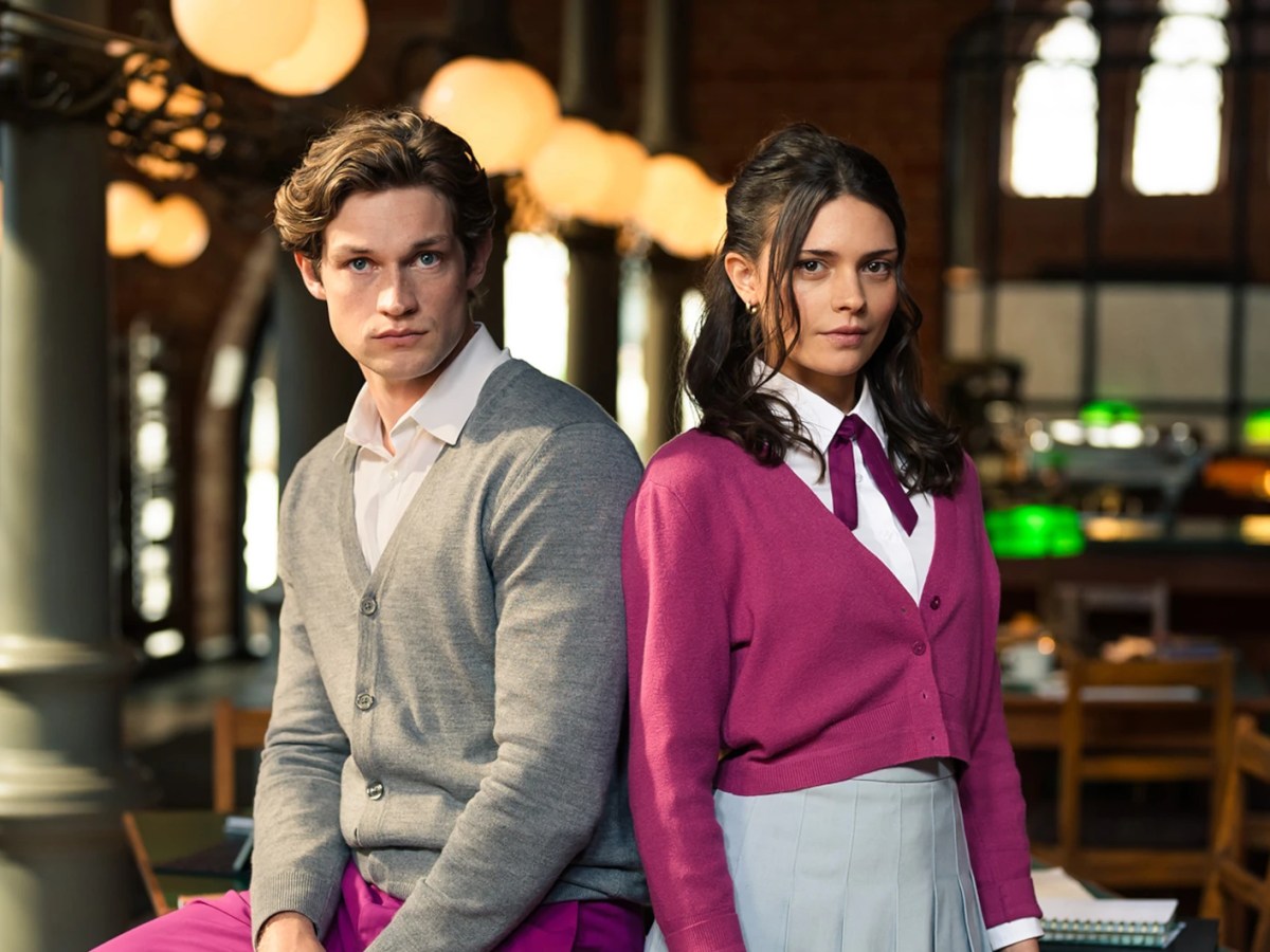 Damian Hardung und Harriet Herbig Matten in der Serie Maxton Hall