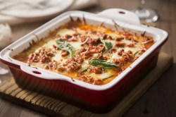 Auflaufform mit köstlicher Low-Carb-gemüse-Lasagne