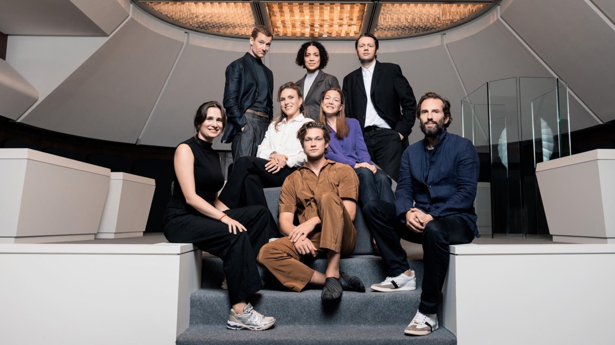 Neben Damian Hardung als tragischer Held sind Hannah Herzsprung, Alexander Fehling, Haley Louise Jones und Christian Friedel in zentralen Rollen zu sehen