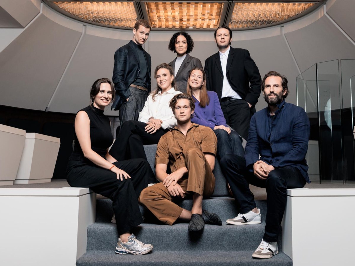 Neben Damian Hardung als tragischer Held sind Hannah Herzsprung, Alexander Fehling, Haley Louise Jones und Christian Friedel in zentralen Rollen zu sehen