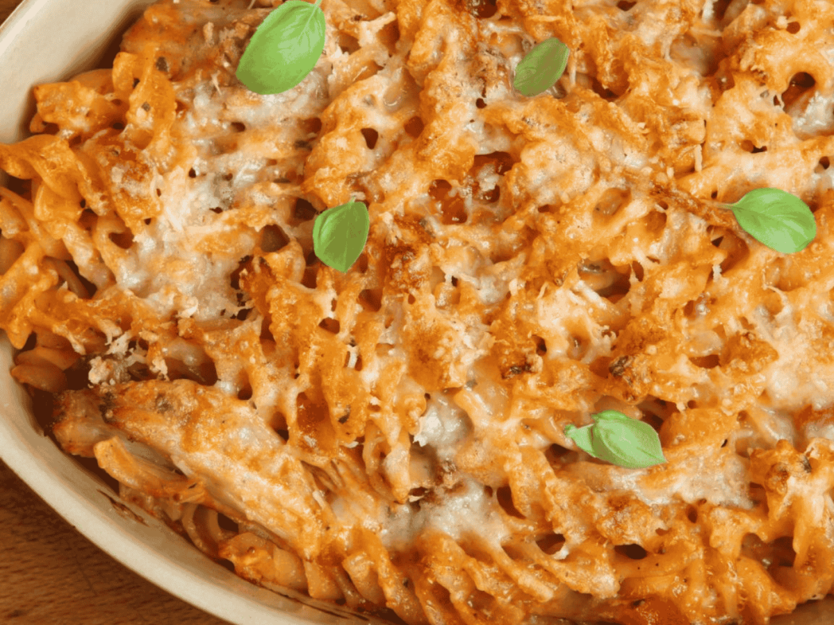 Vegetarischer Nudelauflauf mit himmlischer Käsekruste: Schnell, lecker, besser als eine Fix-Tüte!