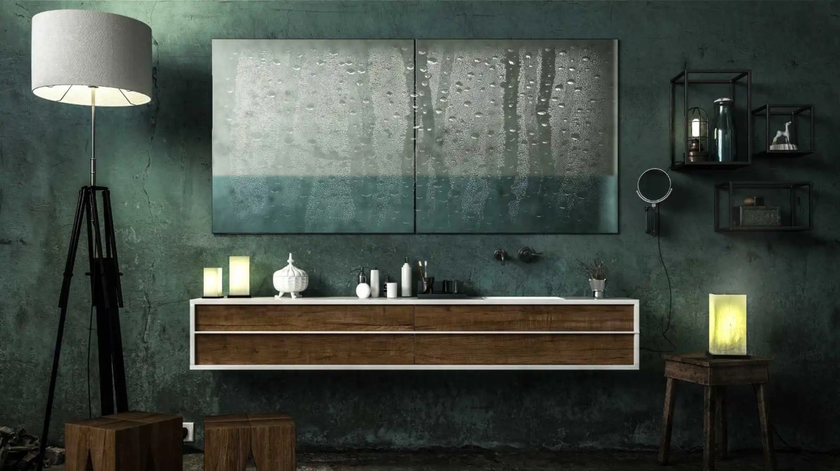 Badezimmer mit einem beschlagenen Spiegel