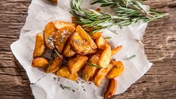 Kartoffelecken auf einer Serviette