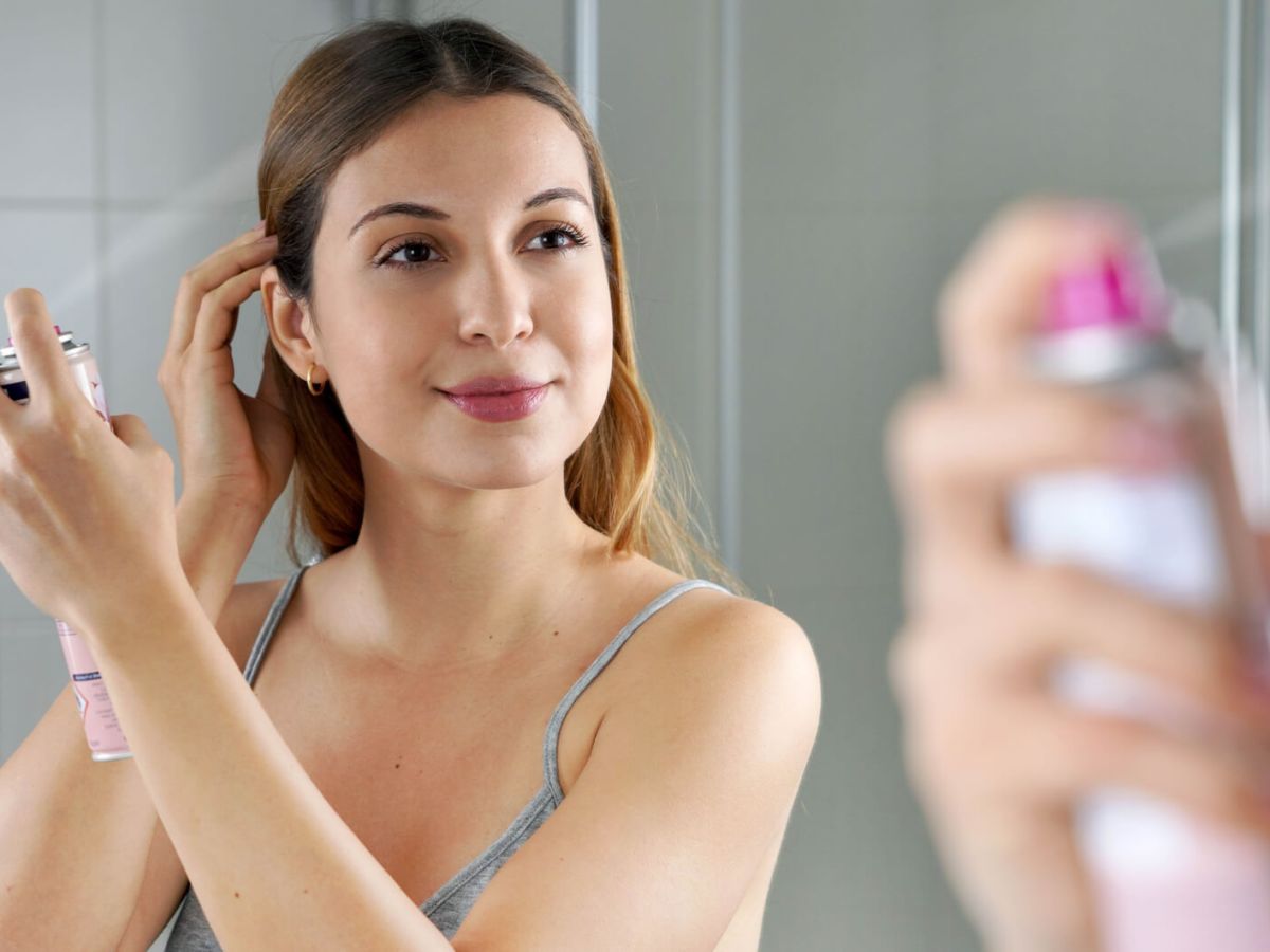 Trockenshampoo: Die besten Tipps & Produkte für frisches Haar ohne Waschen