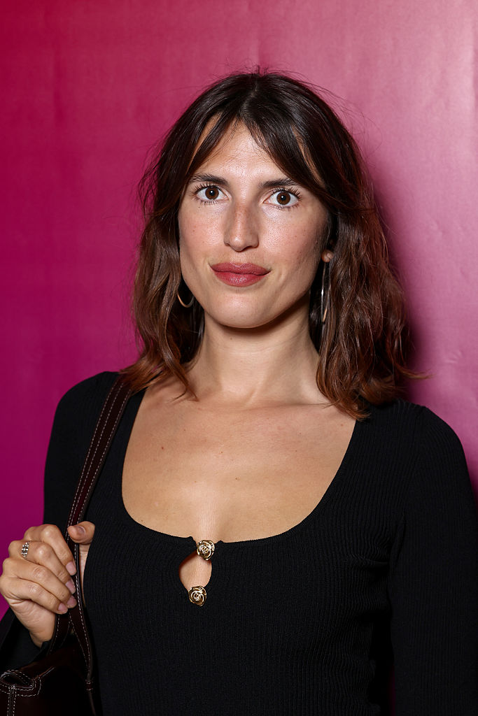 Jeanne Damas mit beliebter Long Bob Frisur.