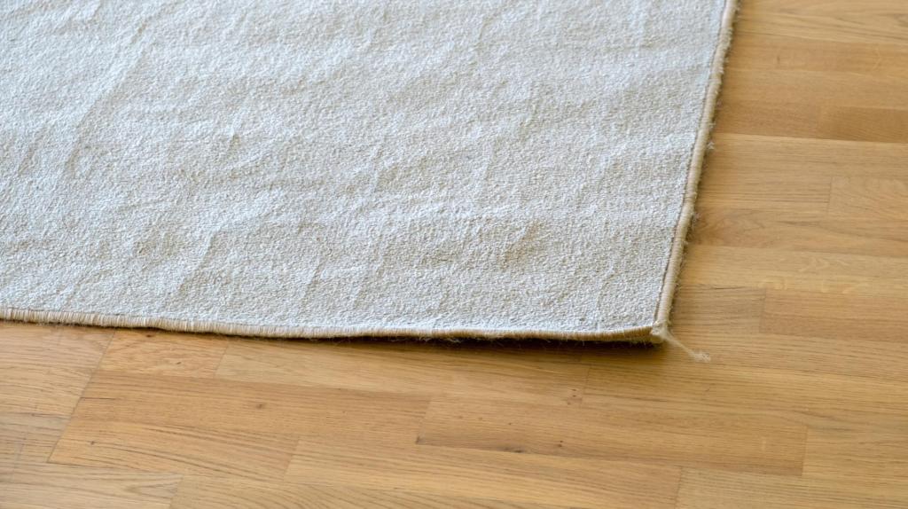 Stolperfalle Teppich? Mit dem Eisw&uuml;rfel-Trick wird er wieder glatt