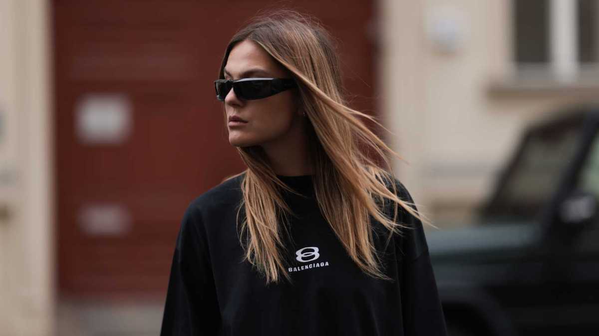 Alessa Winter mit langen, glänzenden Haaren.