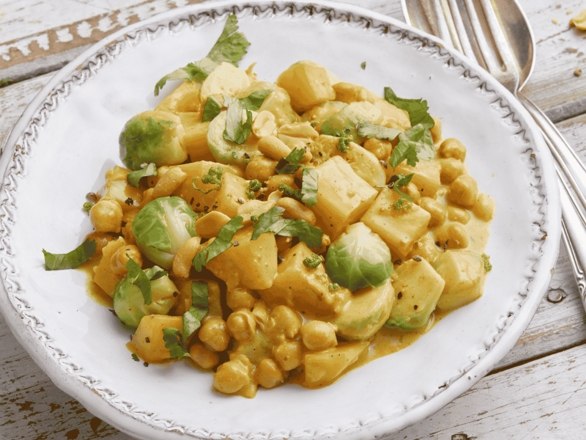 Veganes Rosenkohl-Curry: W&uuml;rziger Eintopf, der von innen w&auml;rmt