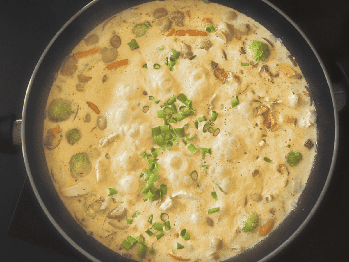 Eintopf mit Rosenkohl und Sahne.