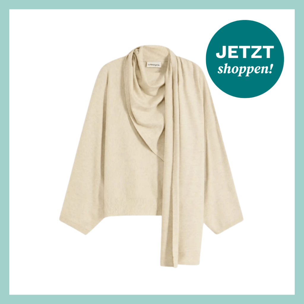 Pullover mit integriertem Schal von Bonprix.