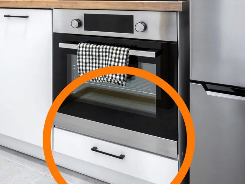 Schublade unter dem Backofen
