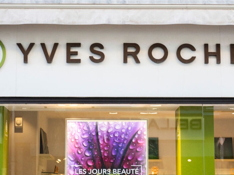 Store mit Logo von Yves Rocher in Paris.