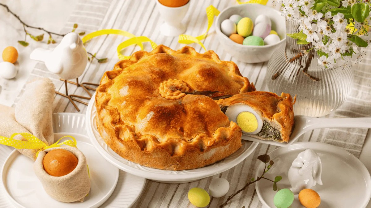 Italienischer, herzhafter Osterkuchen mit Spinat und Eiern.