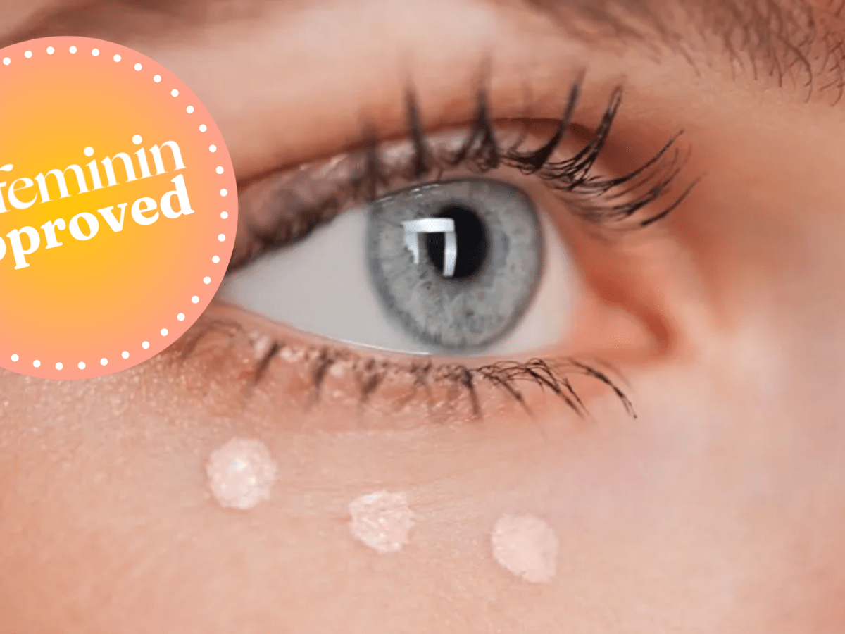 Das blaue Auge einer Frau mit Concealer, daneben das gofeminin Logo