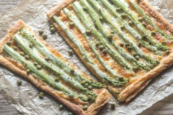Rezept f&uuml;r Spargel-Pizza mit Kapern