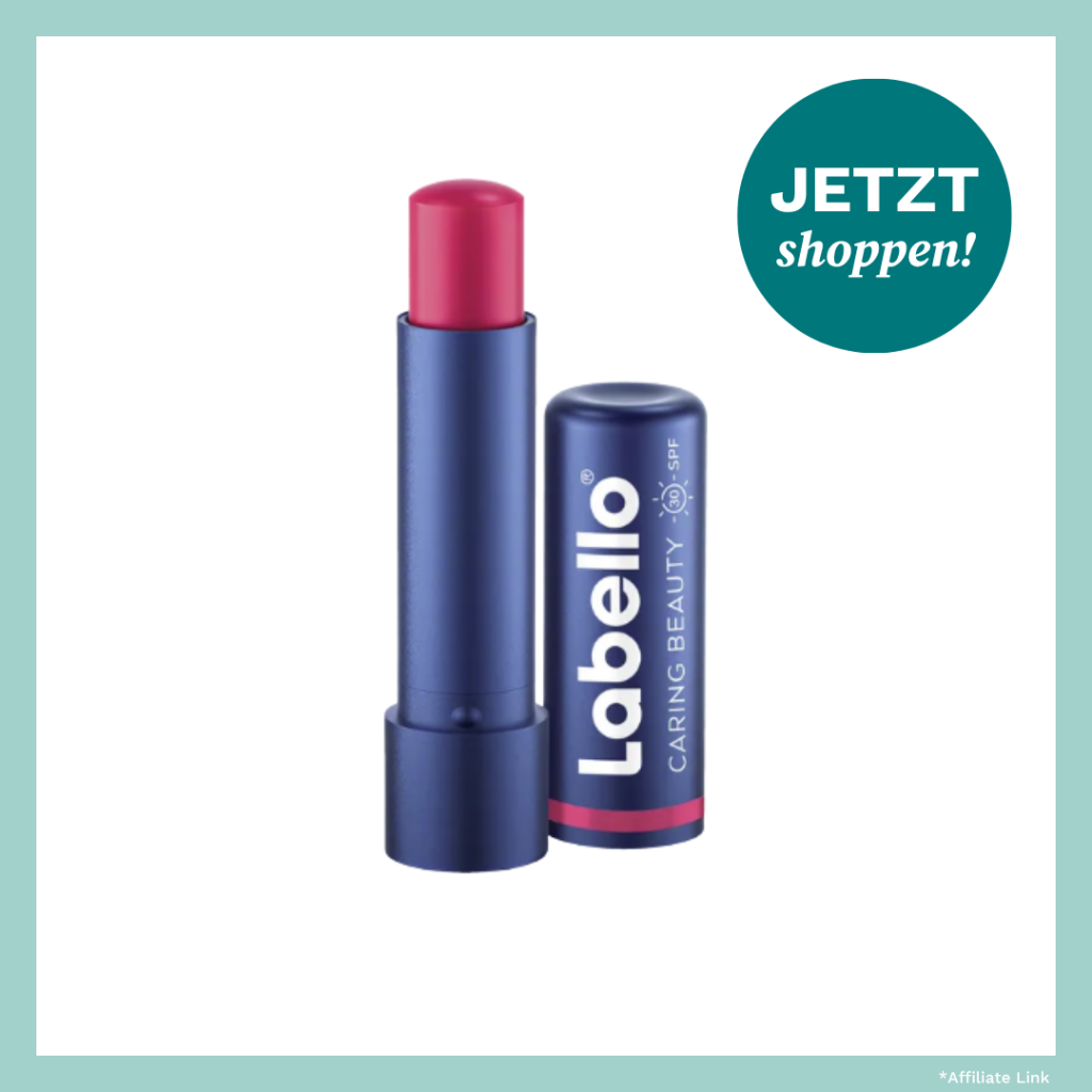 Pinker Lippenpflegestift in blauer Verpackung