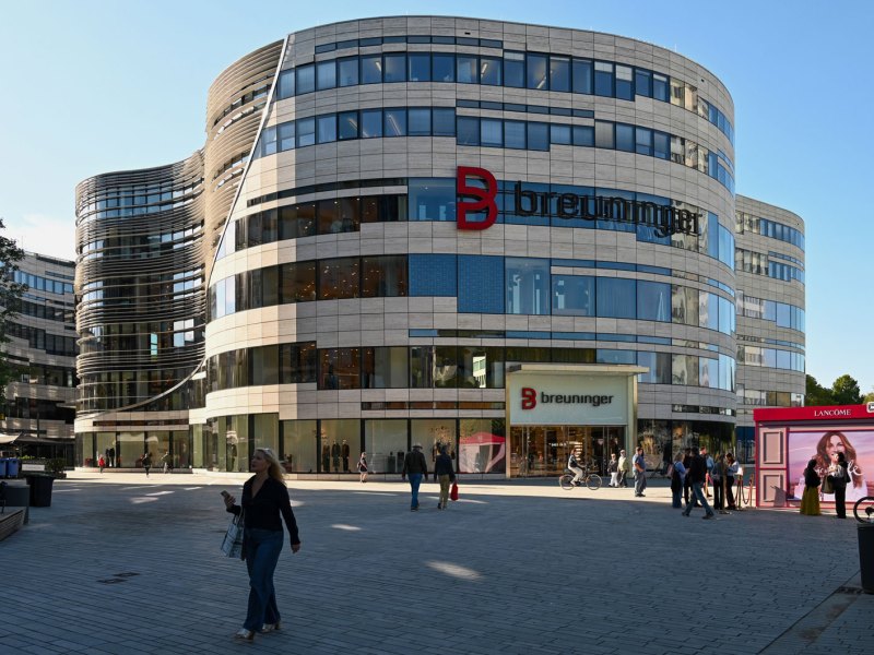 The Breuninger fashion and department store on K&ouml;nigsallee / Koe-Bogen in D&uuml;sseldorf.