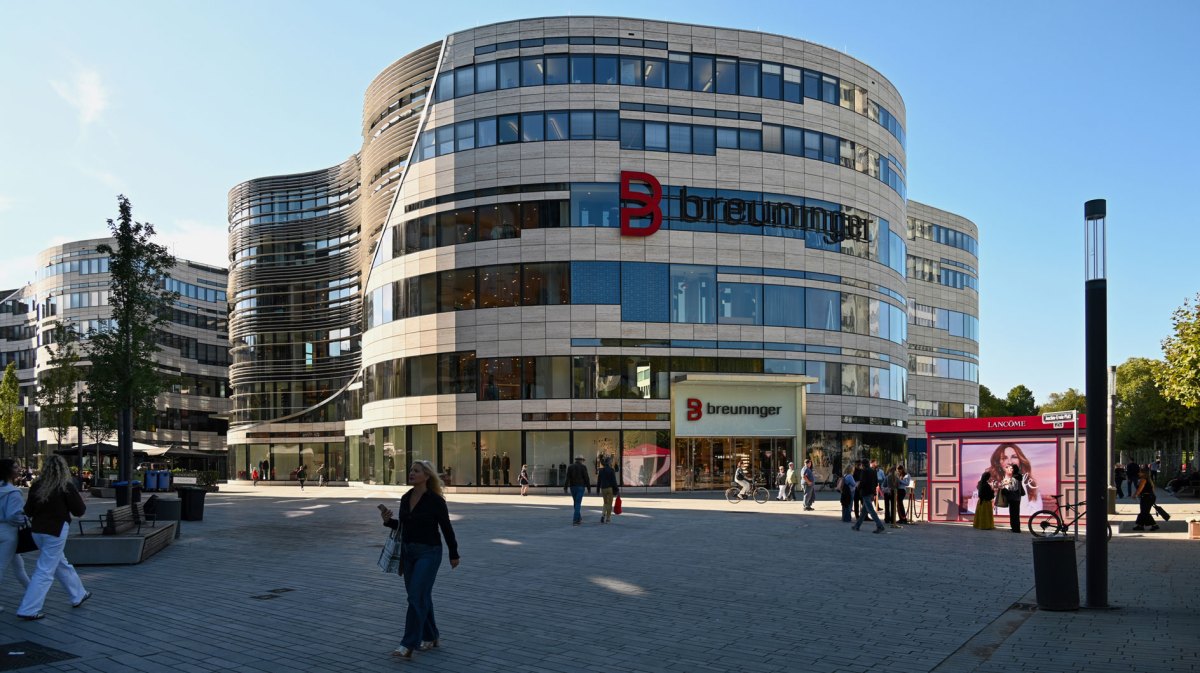 The Breuninger fashion and department store on Königsallee / Koe-Bogen in Düsseldorf.