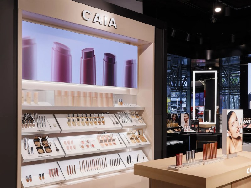 CAIA Counter bei Douglas