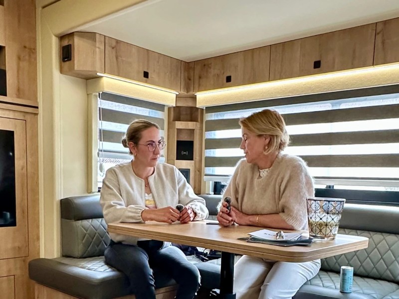 Julia Becker im Gespräch mit Gianna Regenbrecht