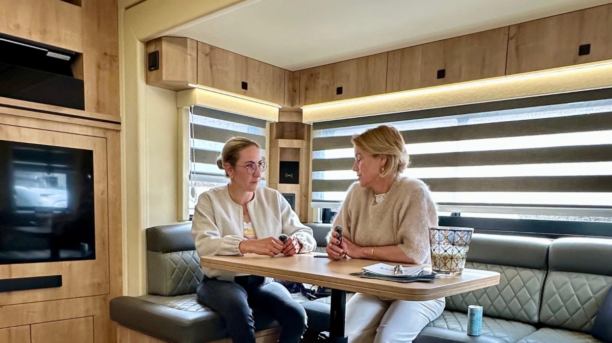 Julia Becker im Gespräch mit Gianna Regenbrecht