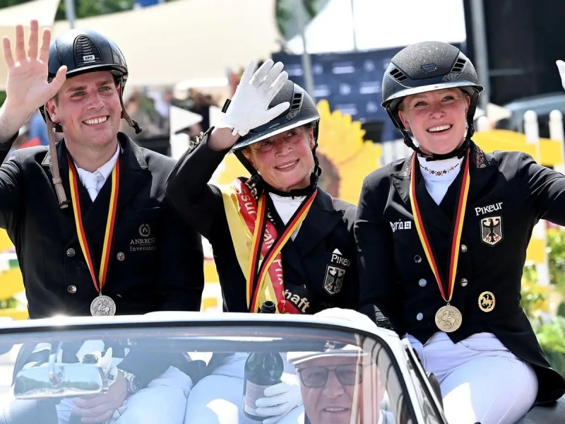 Isabell Werth (Mitte) gewinnt im vergangenen Jahr DM-Gold im Grand Prix Special vor Frederic Wandres (links) und Katharina Hemmer.© Dietmar Reker | WP